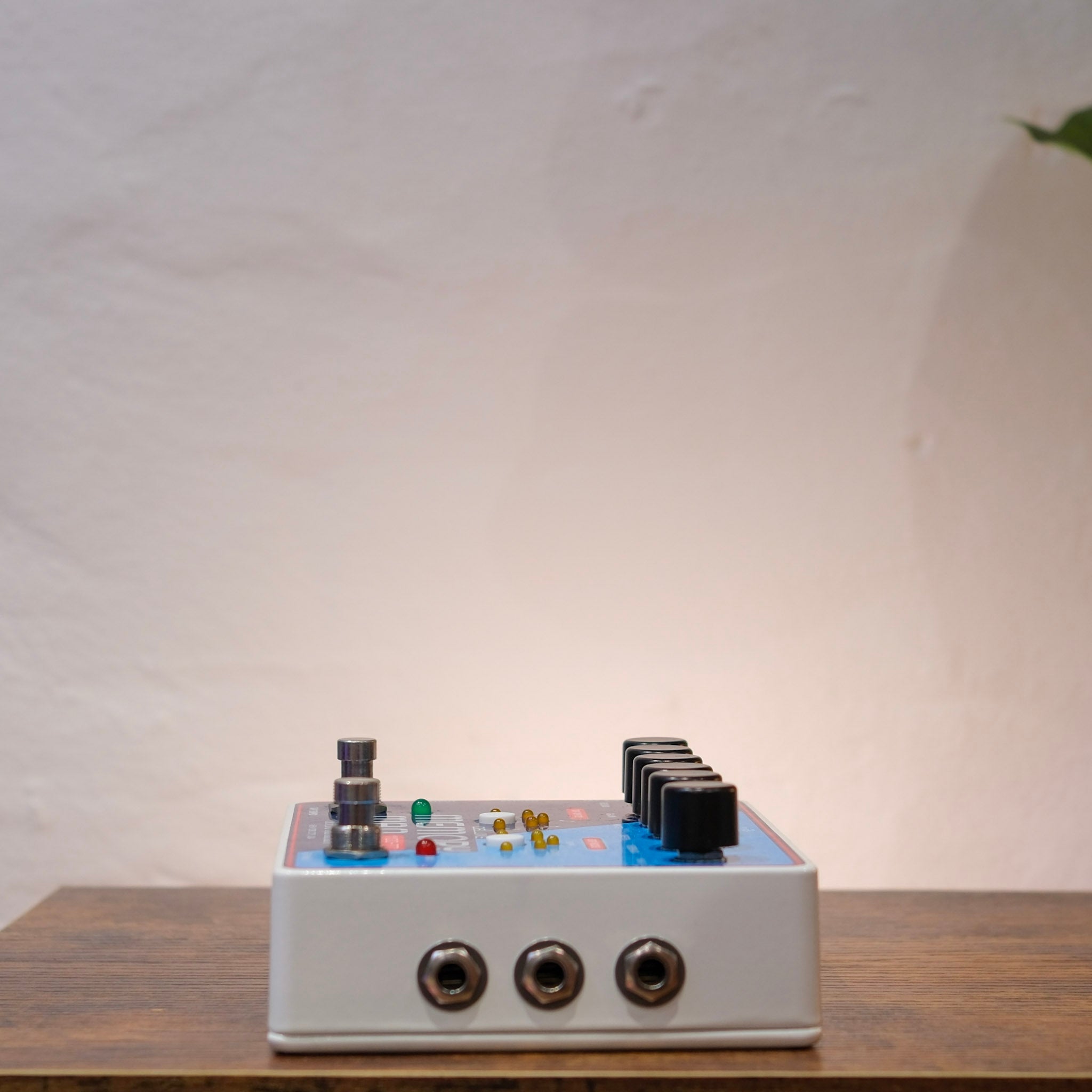 EHX Deluxe Memory Man 1100-TT (Second Hand) - Flat Side 2