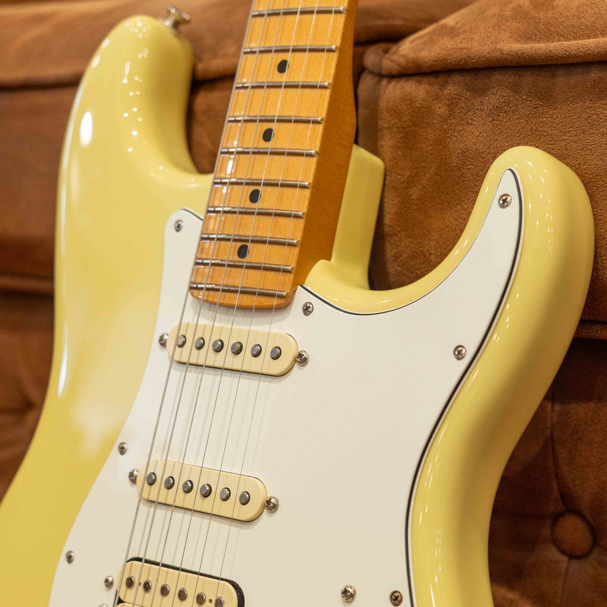 Fender Player II Stratocaster HSS MN Hialeah Yellow (Pre-Owned)