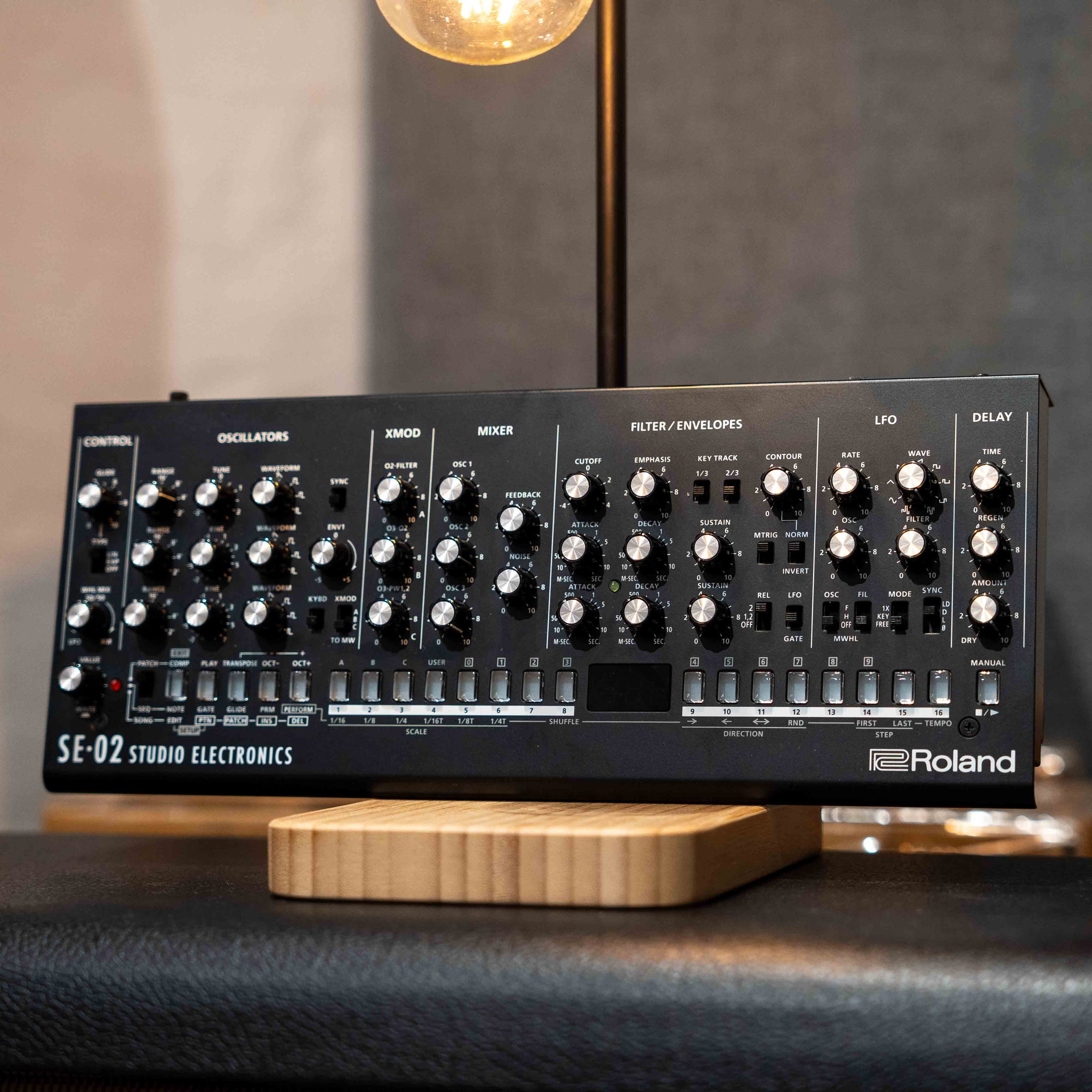Roland SE-02 (Pre-Owned)
