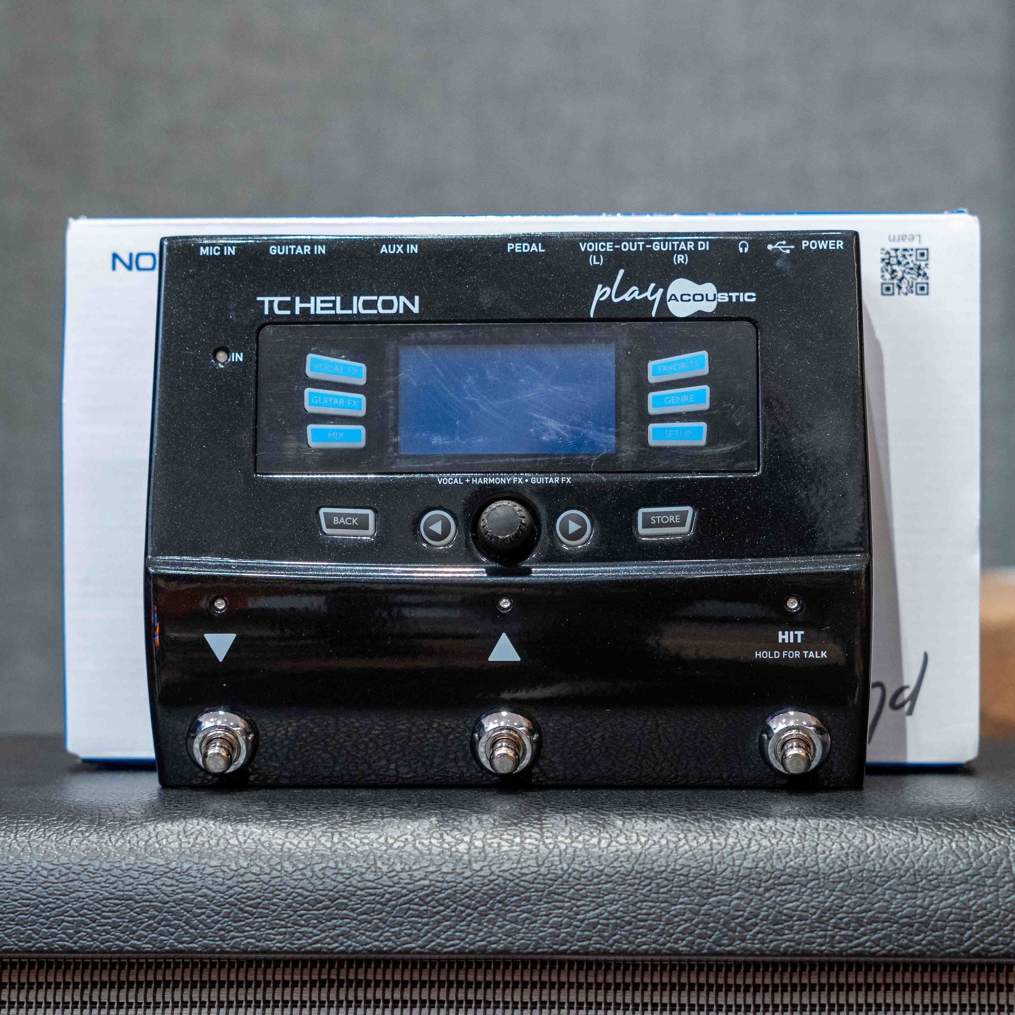 TC-Helicon Play Acoustic Vocal Processor Pedal (B-Stock)