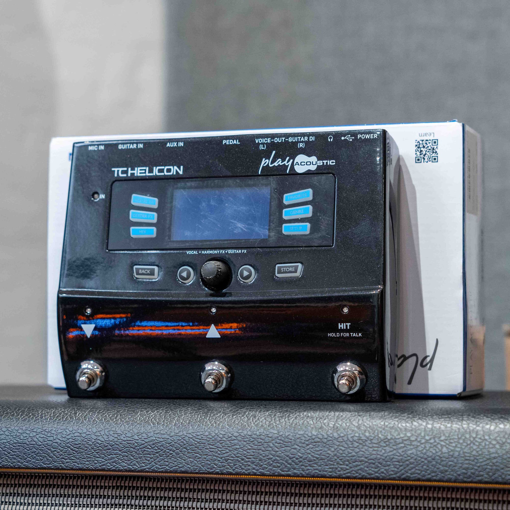 TC-Helicon Play Acoustic Vocal Processor Pedal (B-Stock)