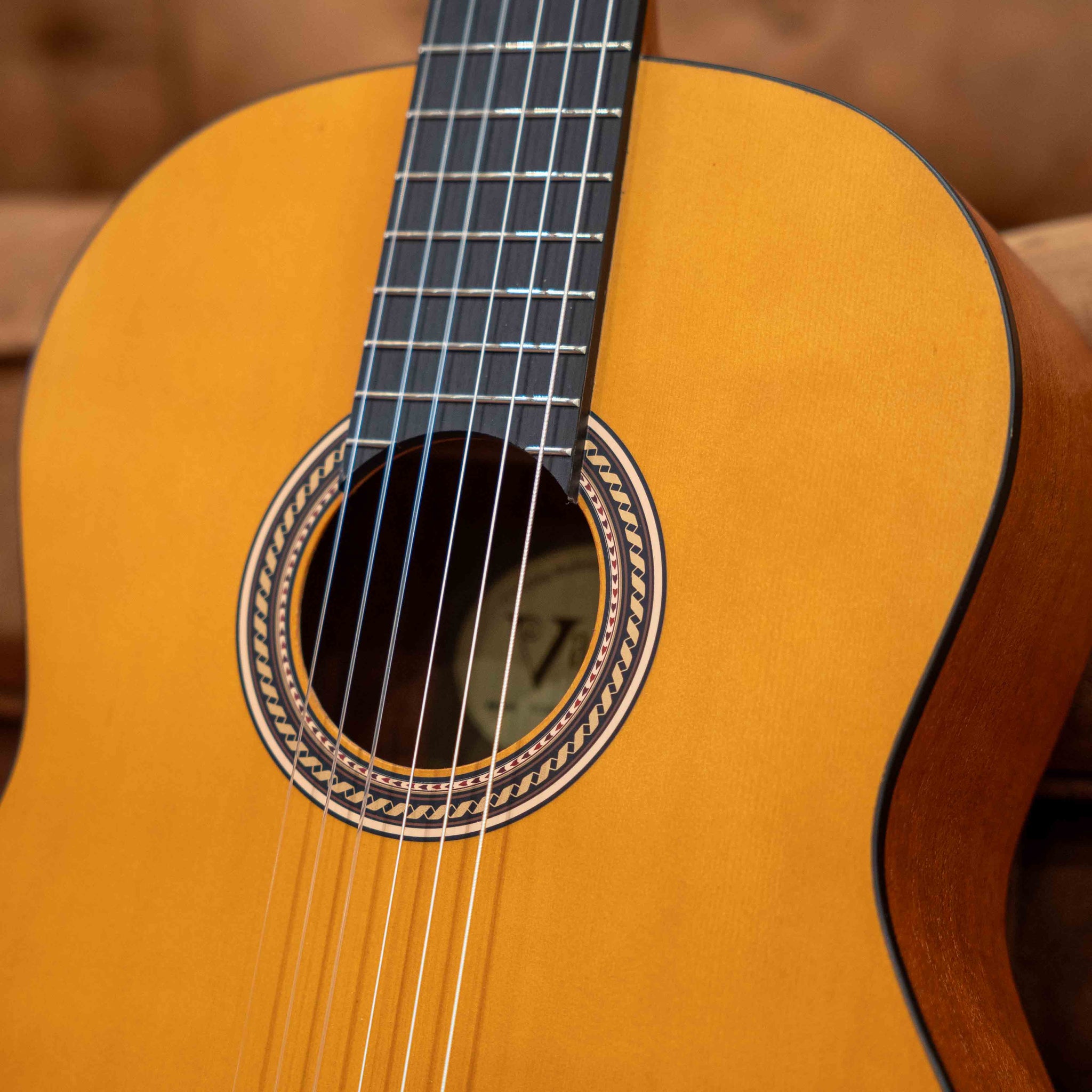Valencia VC204L 4/4 Left-Handed Classical Guitar - Natural (B-Stock)