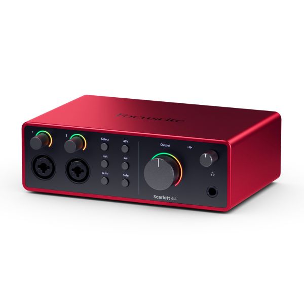 Focusrite Scarlett 4i4 (Gen 4) - Angle
